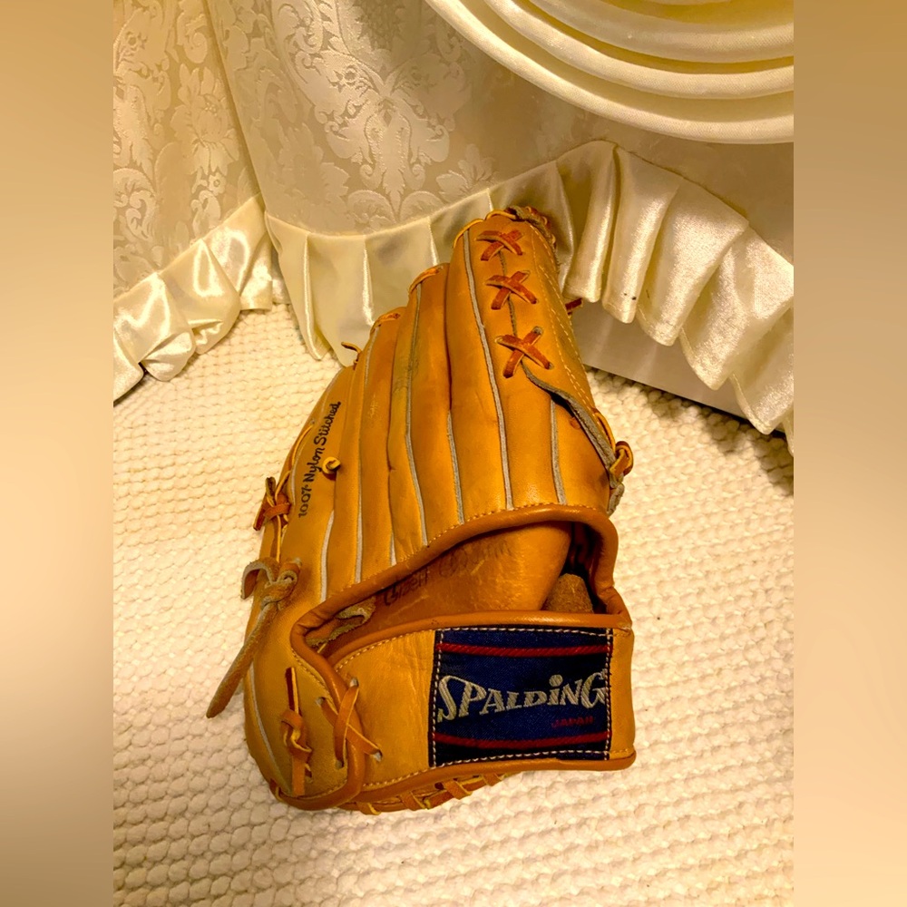 SPALDING BASEBALL GLOVE